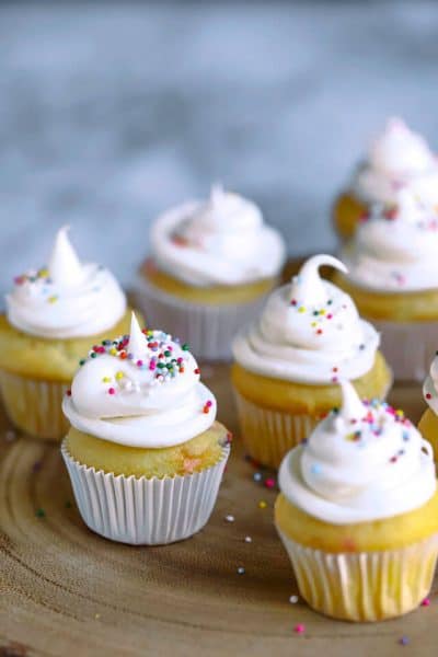 The Best way to Frost Cupcakes-- use a Ziploc bag to make a piping bag!