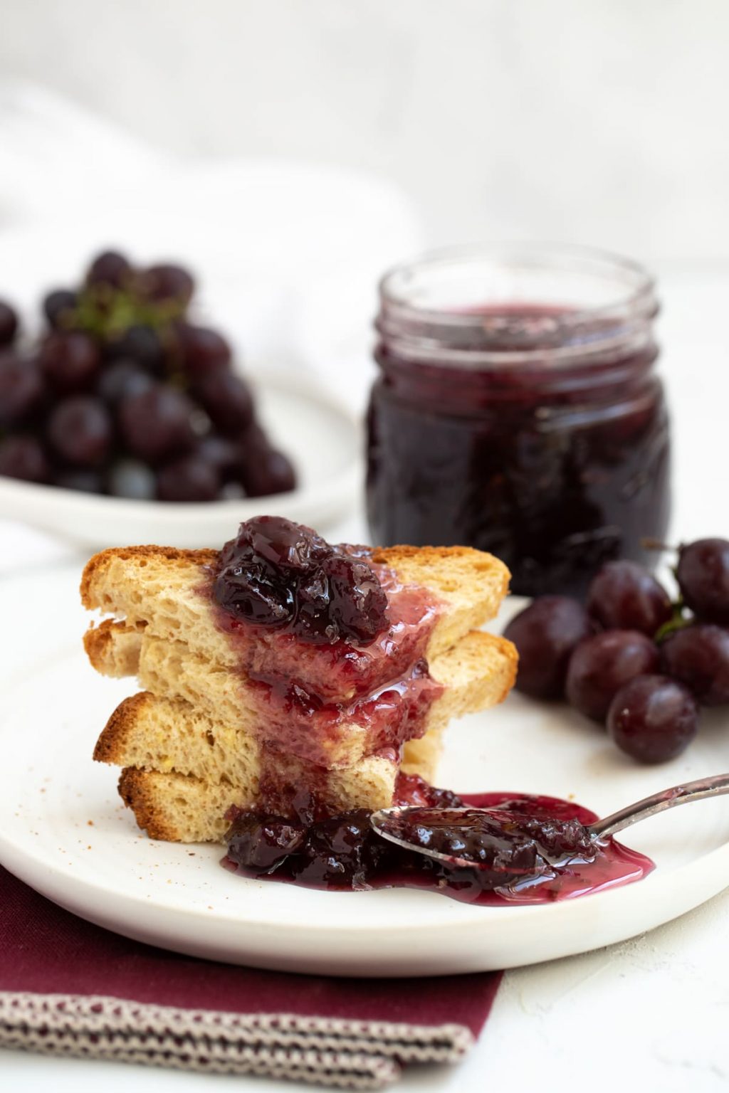 Easy Grape Jam {no pectin added} | A Baker's House